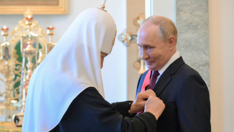 Patriarhul rus l-a decorat pe Vladimir Putin cu unul dintre cele mai importante ordine ale Bisericii Ortodoxe Ruse. Foto: Profimedia Images