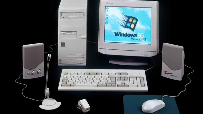 Computer care rulează Windows 95. Foto: Shutterstock