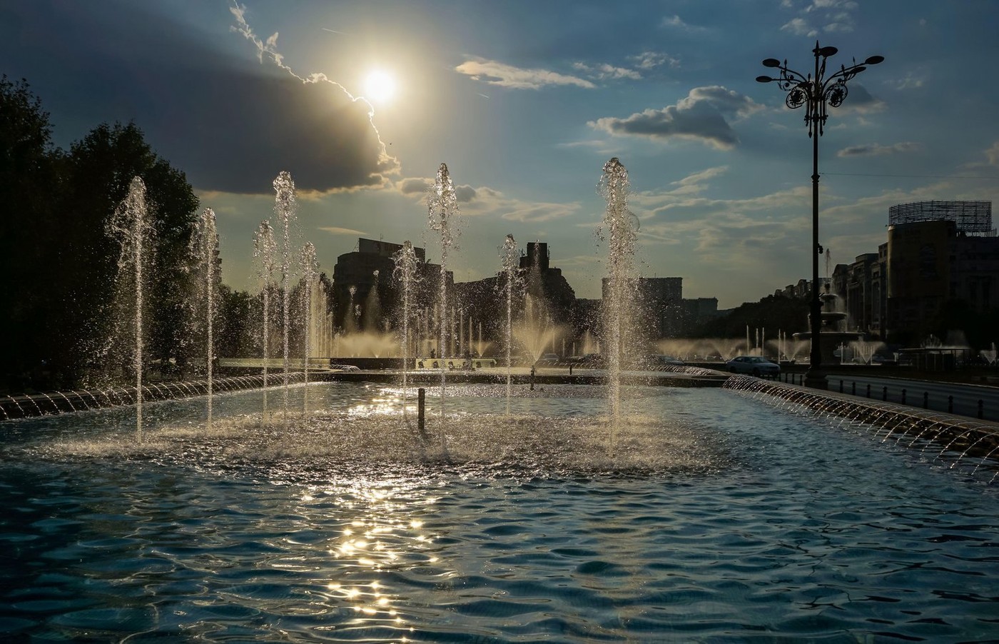 Cum va fi vremea în București în acest weekend prelungit. Noi avertizări meteorologice