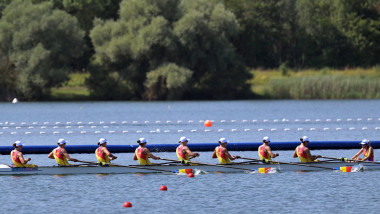 Canoe 8+1 România