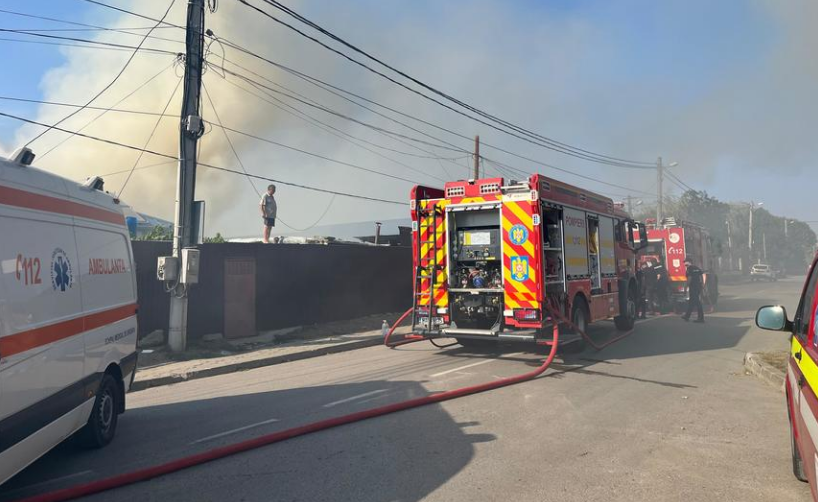 Incendiu la un azil de bătrâni: 40 de persoane evacuate, Planul Roşu de Intervenţie activat. Precizările lui Raed Arafat