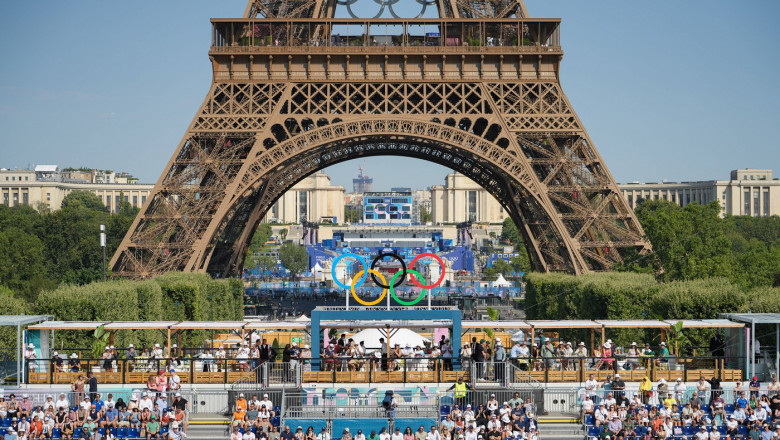 Turnul Eiffel din Paris, purtând simbolurile olimpismului. Foto: Profimedia Images