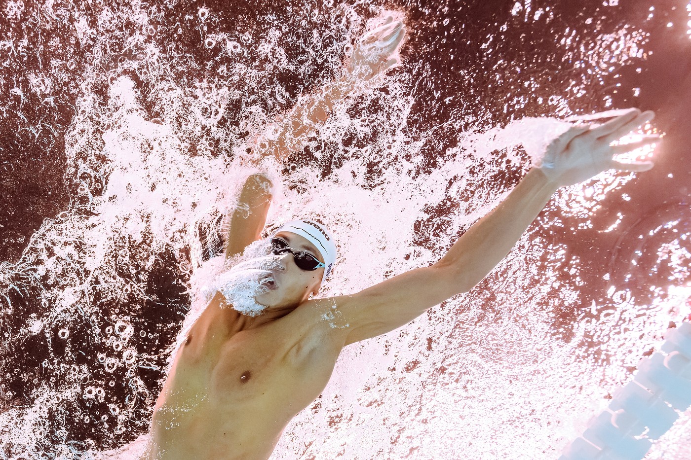 JO 2024. Prima reacție a lui David Popovici după ce a câștigat aurul la 200 m liber: „Sunt un băiat obișnuit care înoată repede”