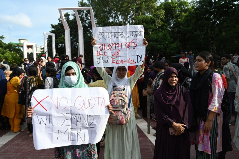 Anti-quota protesters shouting slogans during a demonstration at Dhaka University campus in Dhaka, Bangladesh, on July 16, 2024. At least six demonstrators were killed in Bangladesh on July 16 during violent clashes between rival student groups over quota