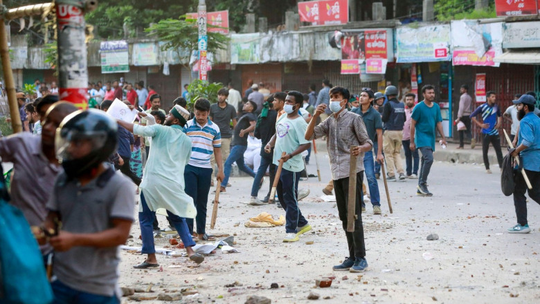 oameni pe strada, proteste in bangladesh