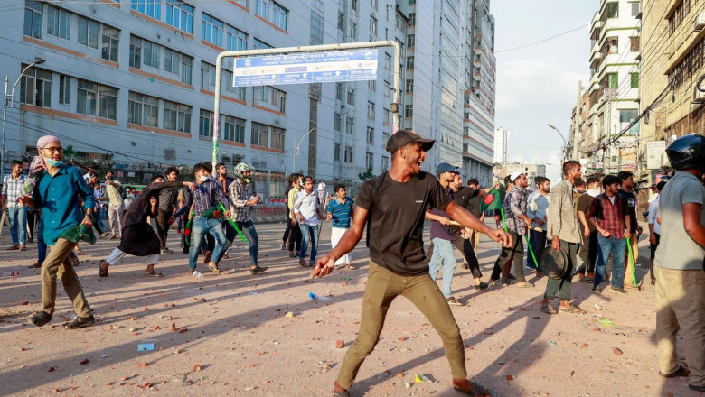 protestatar pe străzile dakha în bangladesh