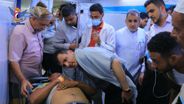 ministru din yemen vizita la spital, pacient pe pat