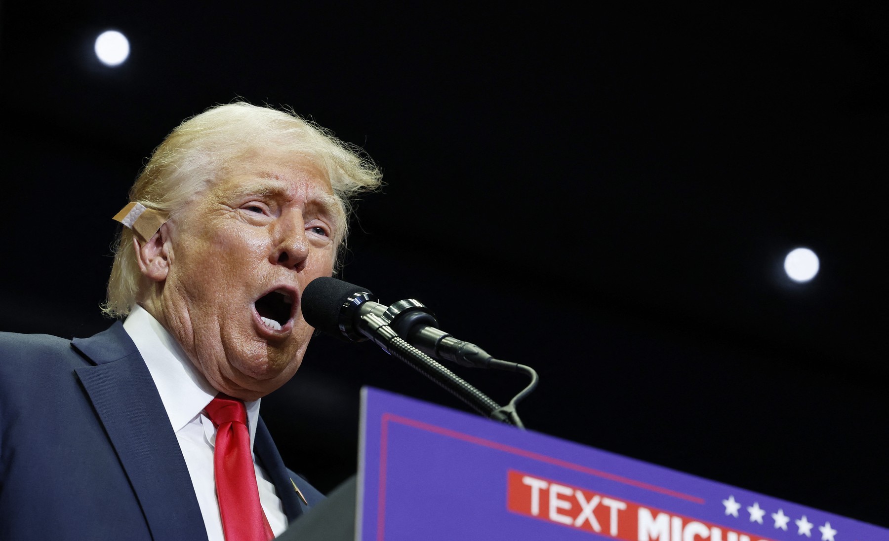 Trump pozează în martir al democraţiei și îi atacă pe democrați: Nancy Pelosi s-a întors împotriva lui Biden. „E nebună ca o ploșniță”