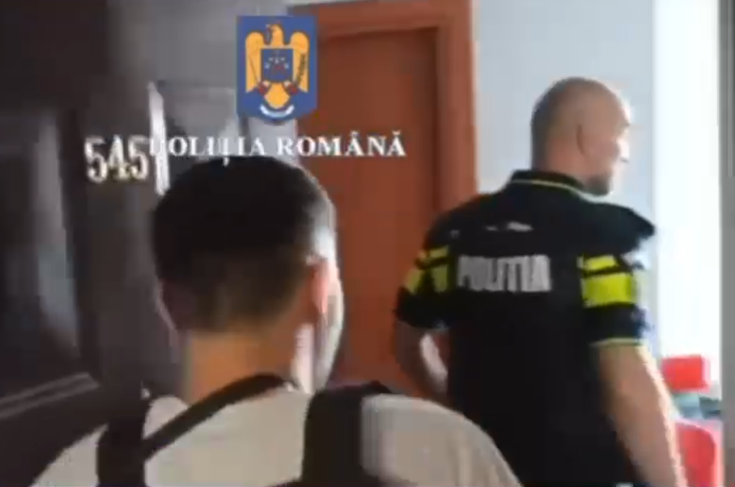 Un bărbat din București care se recomanda drept „antrenor de genii” este acuzat că-și abuza sexual elevii