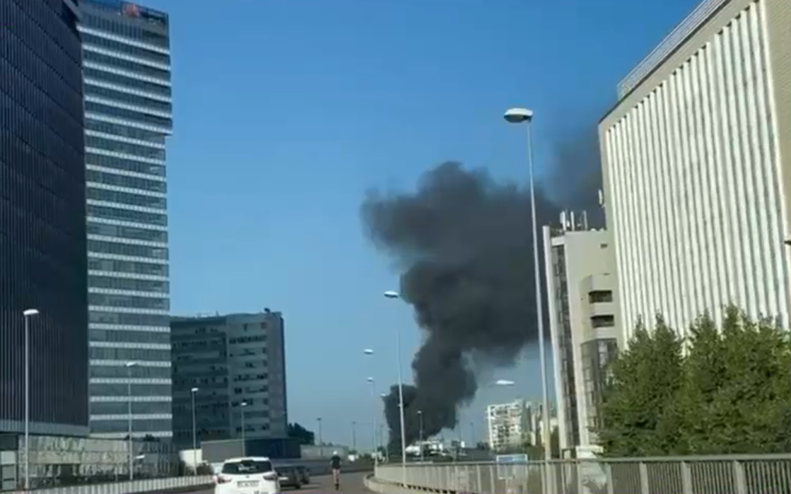 VIDEO Incendiu puternic aproape de stația de metrou Aurel Vlaicu din nordul Bucureștiului