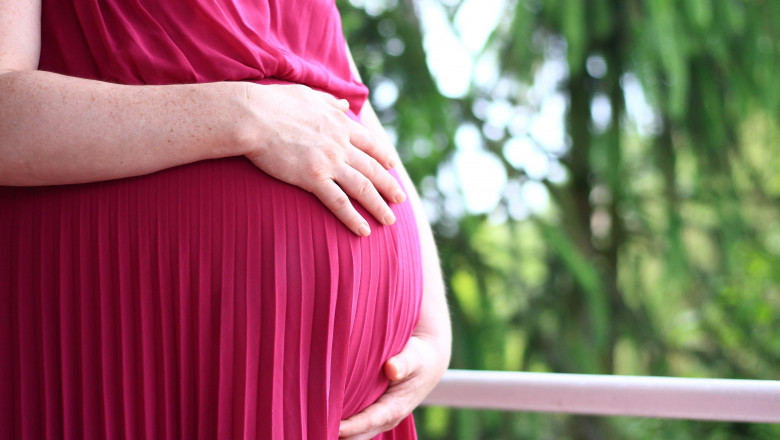 „Dacă bărbatul decide, femeia va naște”. Cum a inclus Kremlinul corpul femeilor în strategia de creștere a natalității