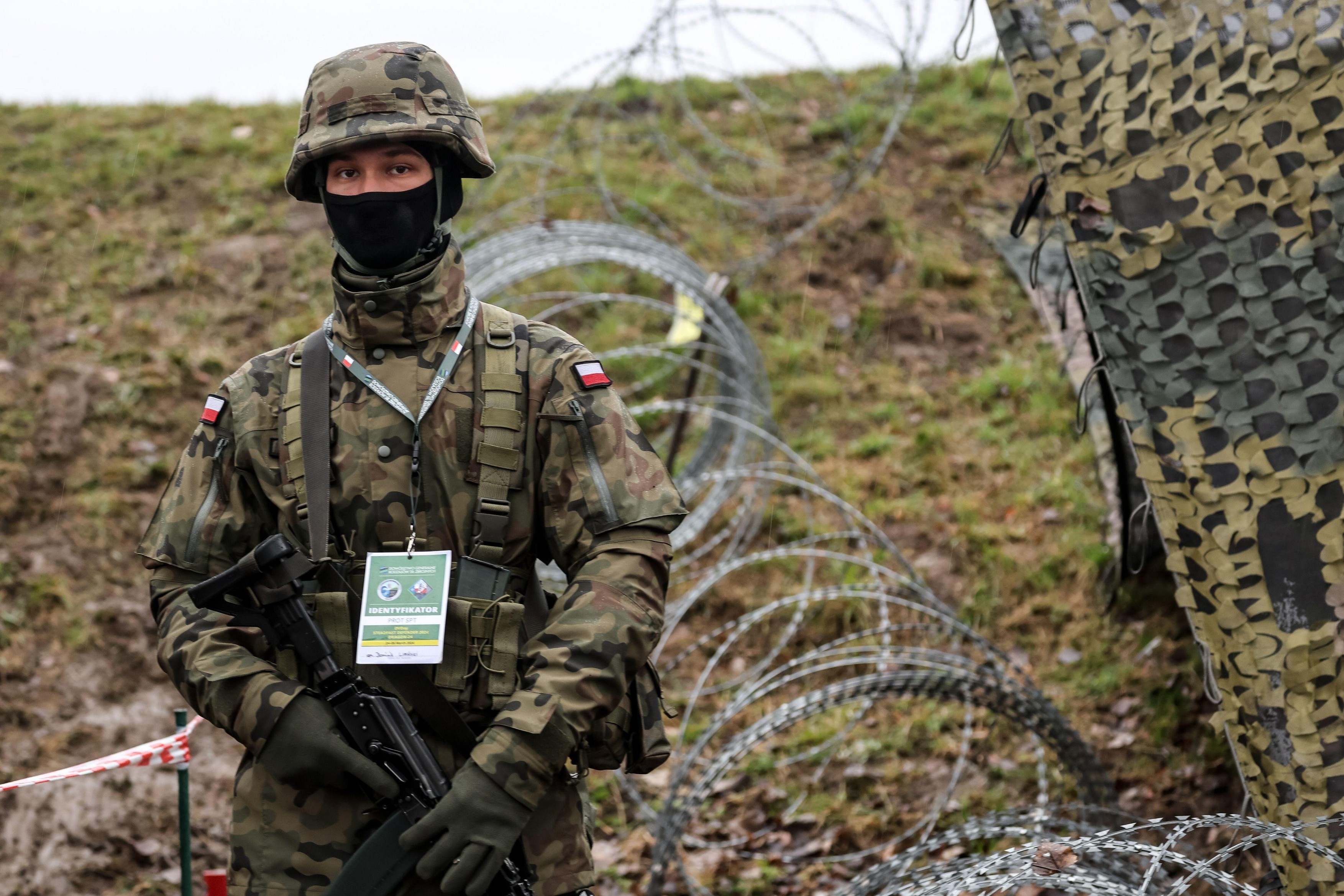 Polonia triplează numărul militarilor de la granița cu Belarus