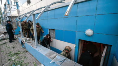 Collapse of the entrance to a residential building on Shchorsa Street.