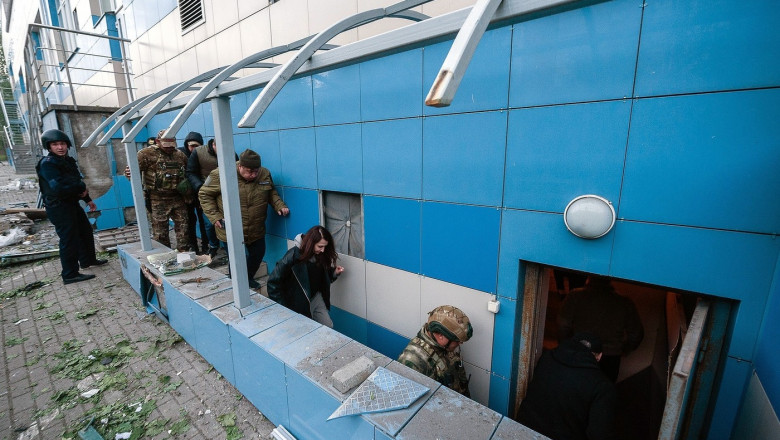 Collapse of the entrance to a residential building on Shchorsa Street.