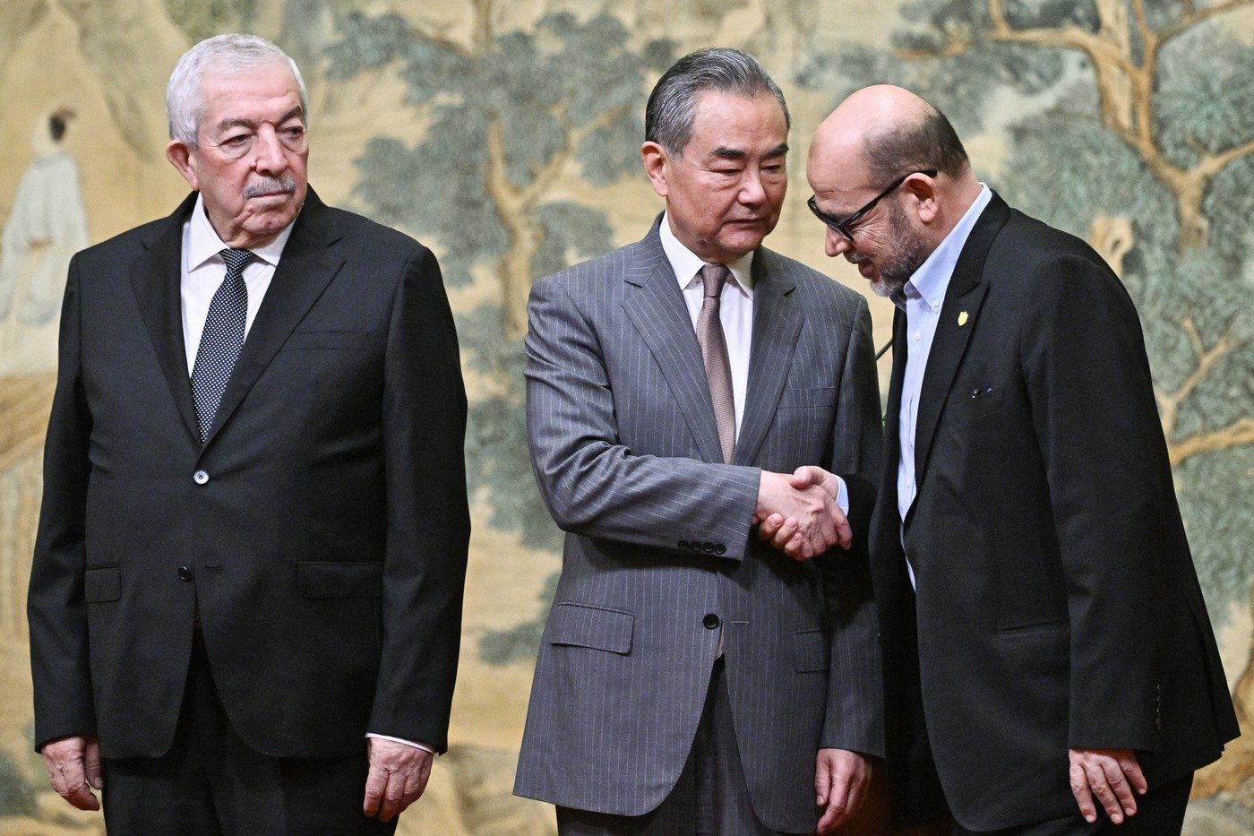 Facţiunile palestiniene rivale Hamas și Fatah s-au împăcat în China. O declarație comună a fost semnată la Beijing