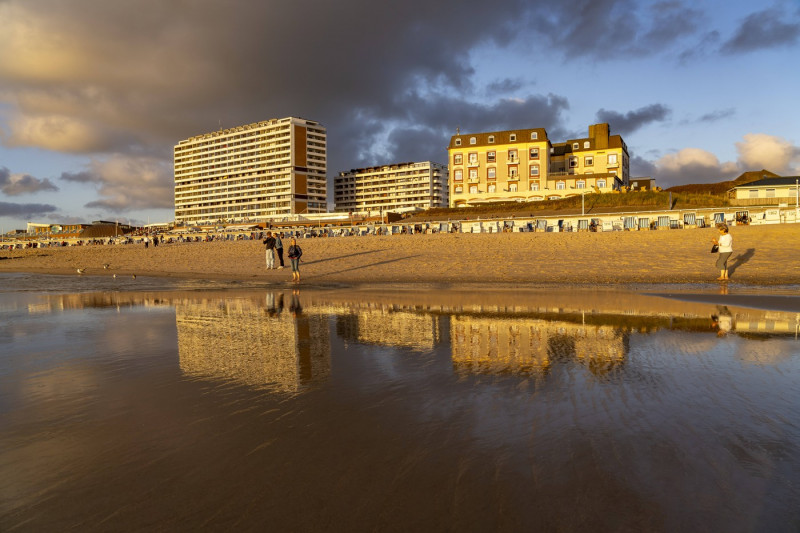 Westerland Apartment Hochhaus und Hotel Miramar am Weststrand bei Westerland, Insel Sylt, Kreis Nordfriesland, Schleswig