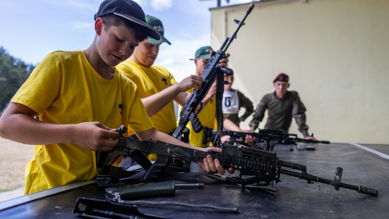 elevi instruiti militar in polonia