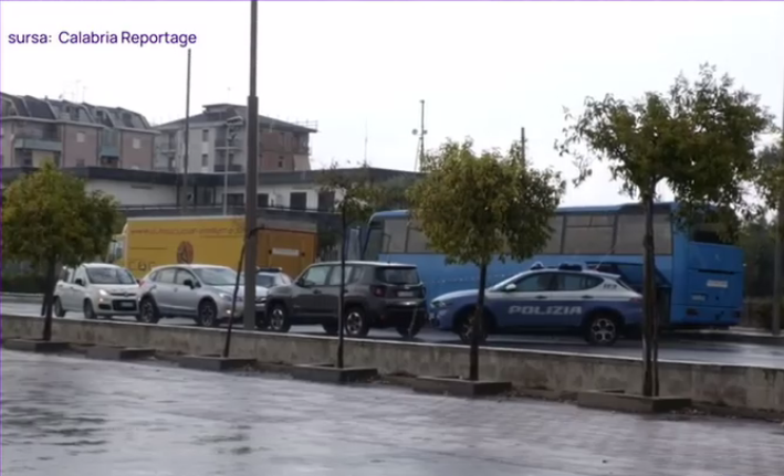 VIDEO. Un român a fost găsit mort în spațiul pentru bagaje al unui autocar, în sudul Italiei