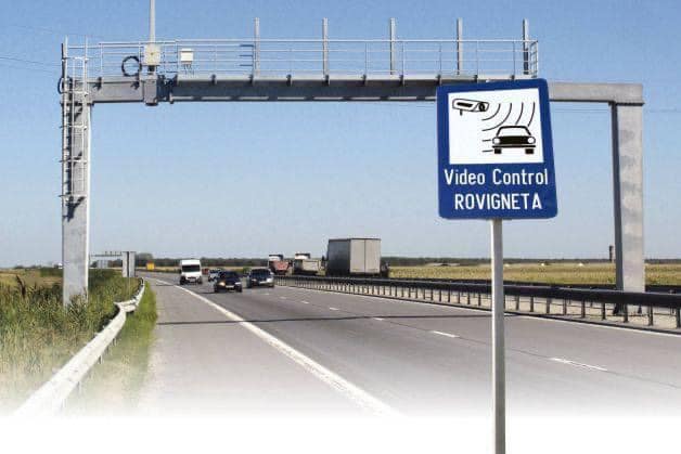 De luni creşte valoarea rovinietei pentru autoturisme. Cresc și amenzile pentru lipsa ei