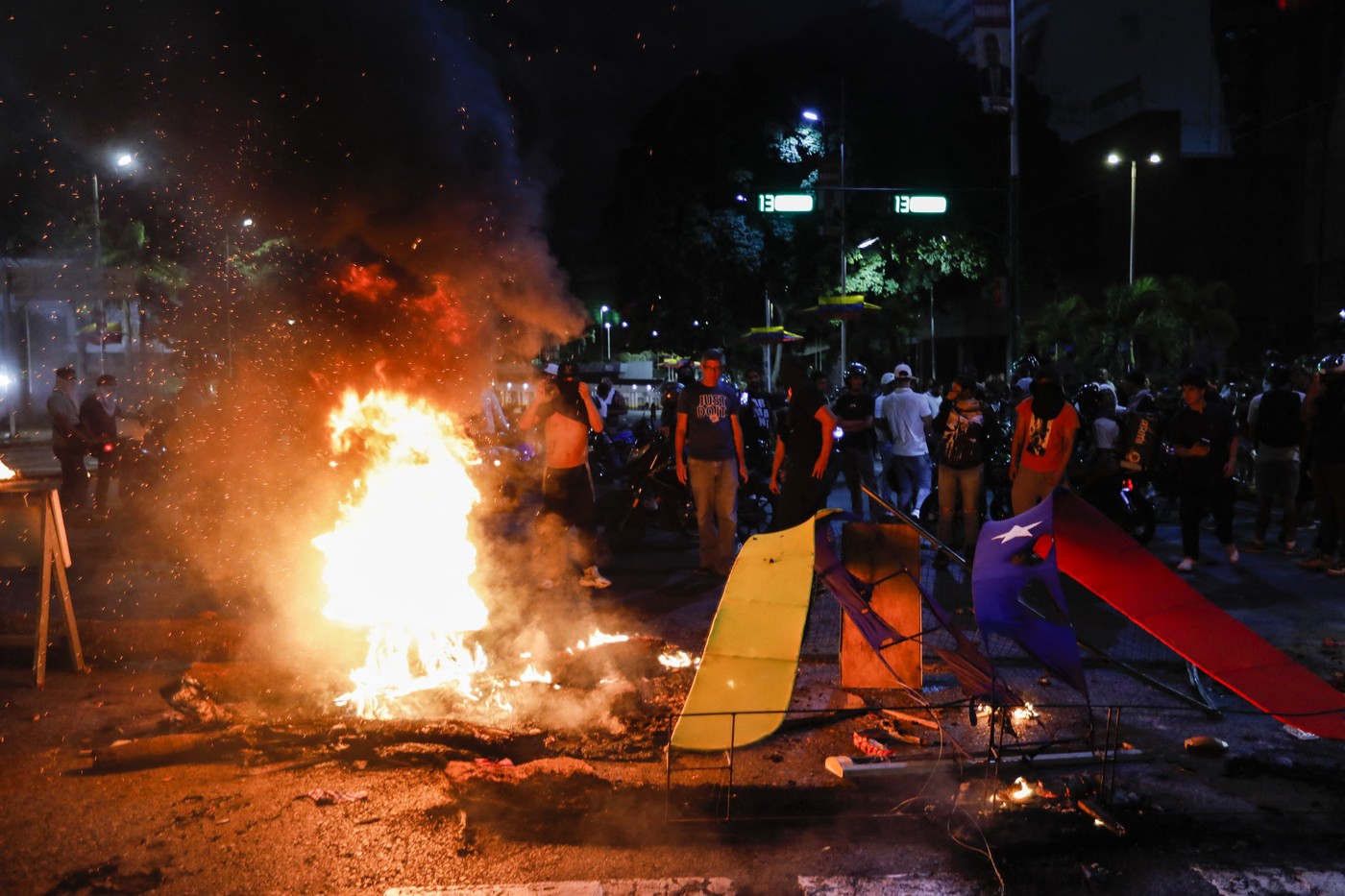 Proteste violente în Venezuela după realegerea președintelui Nicolas Maduro. O persoană a fost ucisă la manifestații