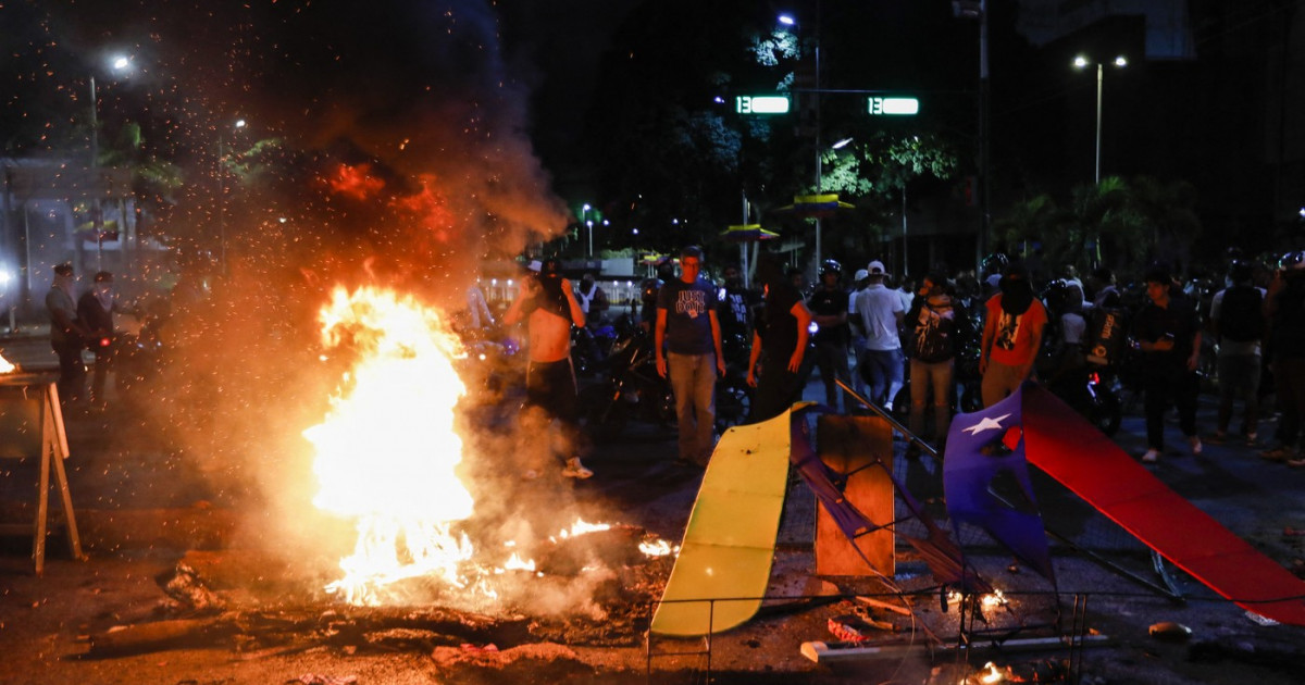 Proteste violente în Venezuela după realegerea președintelui Nicolas Maduro. O persoană a fost ucisă la manifestații