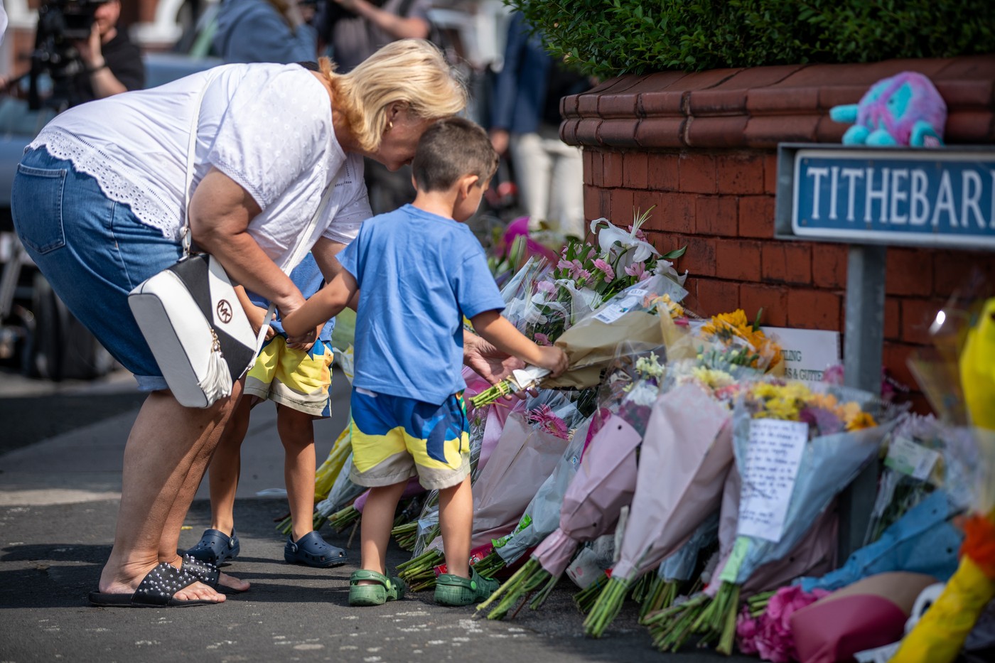 Al treilea copil a murit după atacul cu un cuțit al unui tânăr de 17 ani din Marea Britanie