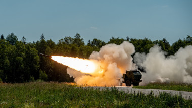 o rachetă lansată în timpul unui exercițiu militar al armatei SUA