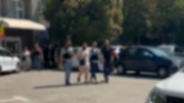 Scandal la un spital din Craiova. Șapte persoane au fost reținute după ce au vrut să ia cu forța o tânără de 18 ani