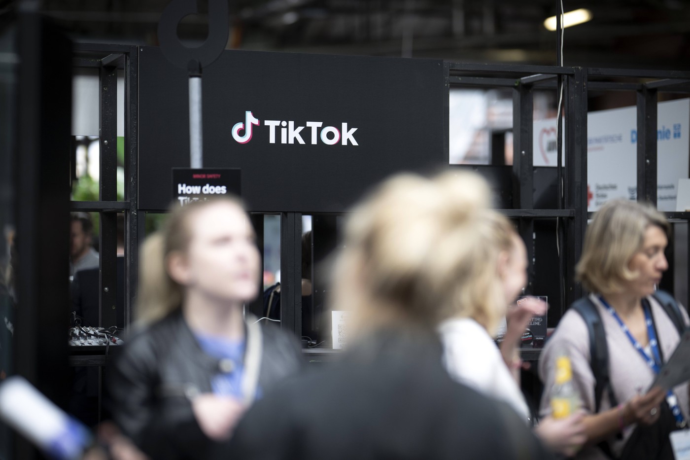 Toxiinfecție alimentară în masă la cartierul general Tik Tok din Singapore