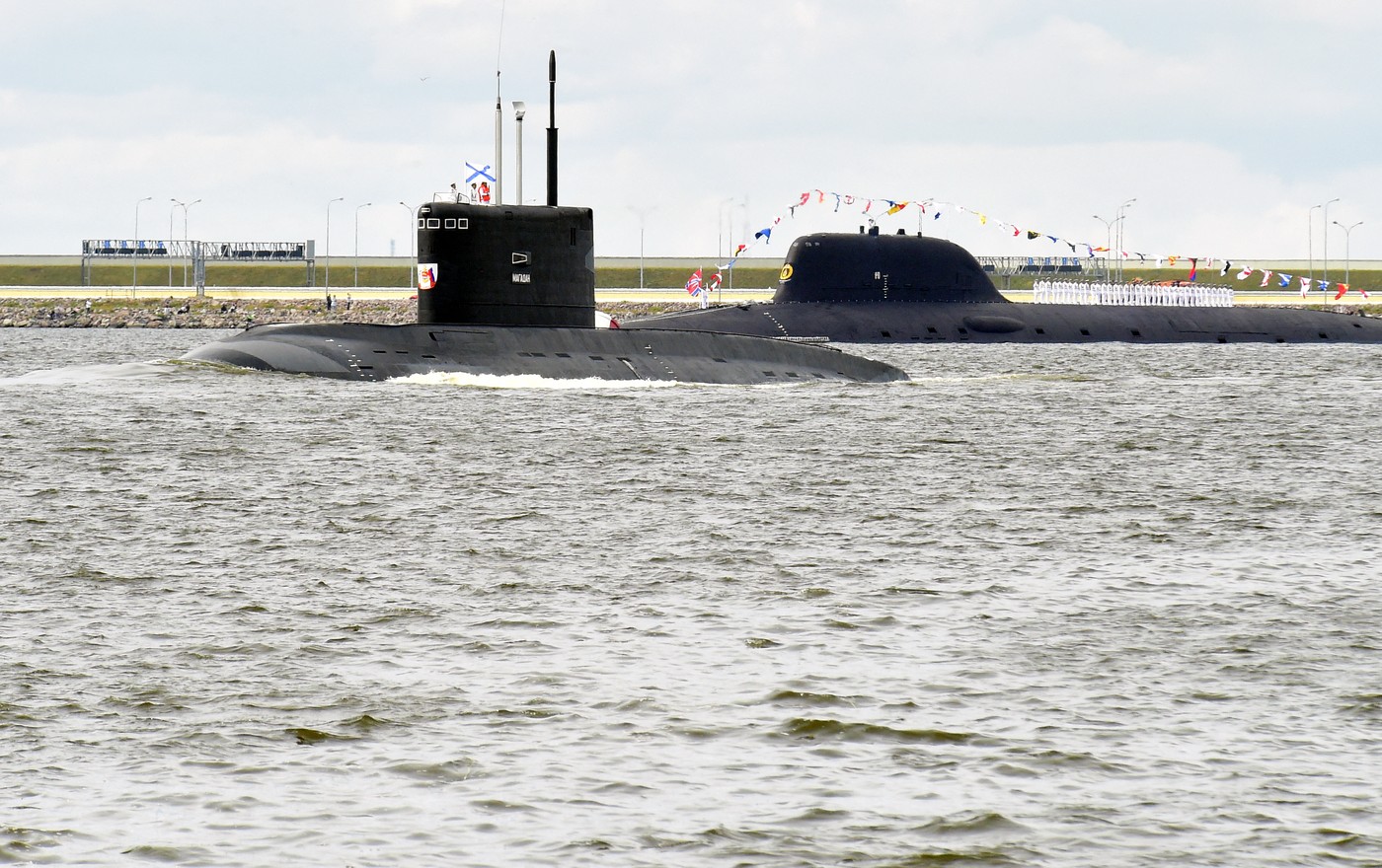 Rusia a desfășurat trei submarine în Marea Neagră și stârnește speculații cu privire la o nouă strategie maritimă