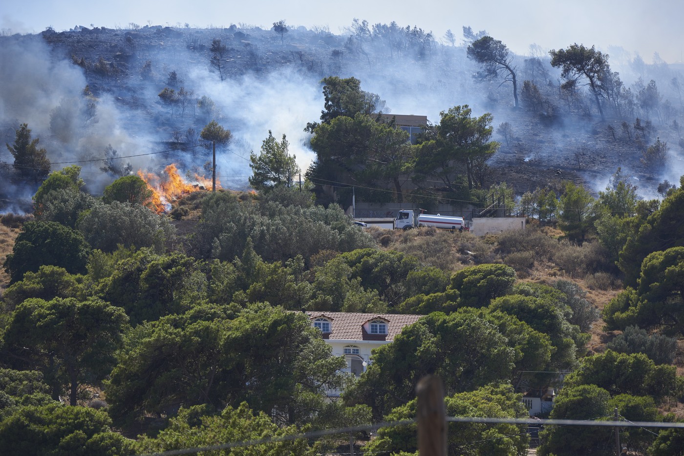 Incendii mortale se răspândesc în toată Europa în plin sezon turistic. Localități întregi sunt evacuate în mai multe țări 