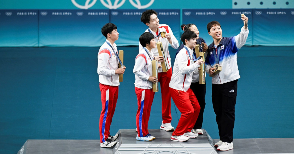 JO 2024: Selfie istoric pe podium, la Paris. Sportivii nord-coreeni şi sud-coreeni s-au fotografiat împreună