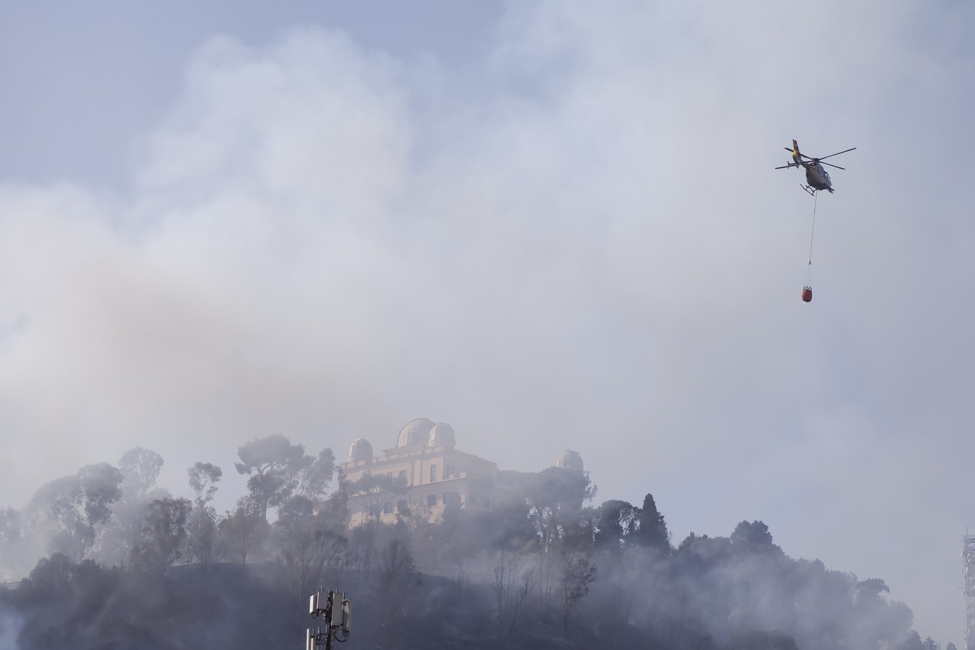 Televiziunea publică din Italia a întrerupt programul în direct din cauza unui incendiu uriaș din apropiere. Sediul Rai a fost evacuat