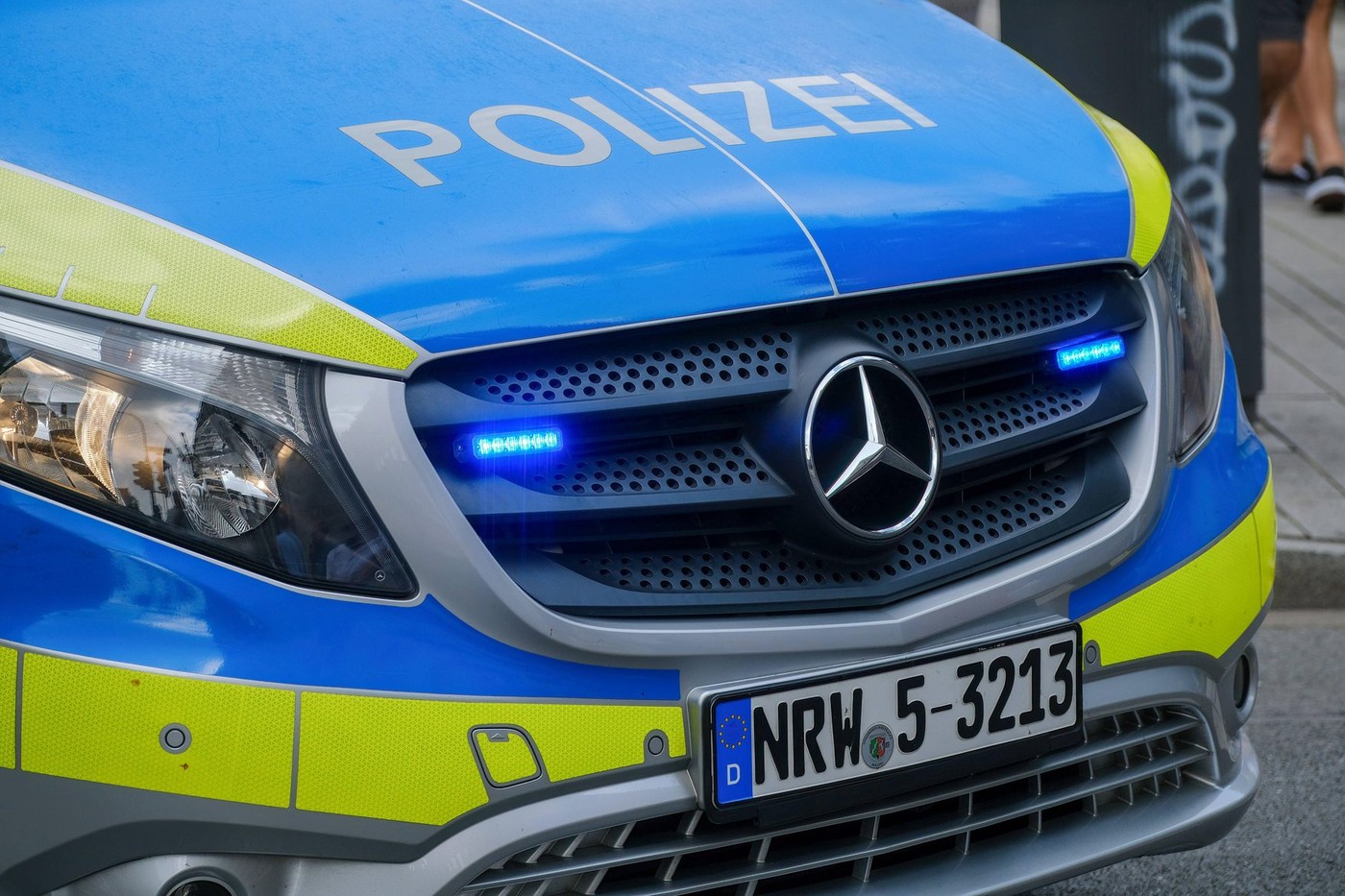 Germania. Copil dispărut, căutat cu poliție, drone și pompieri a fost găsit câteva ore mai târziu dormind în șifonier, printre rufe