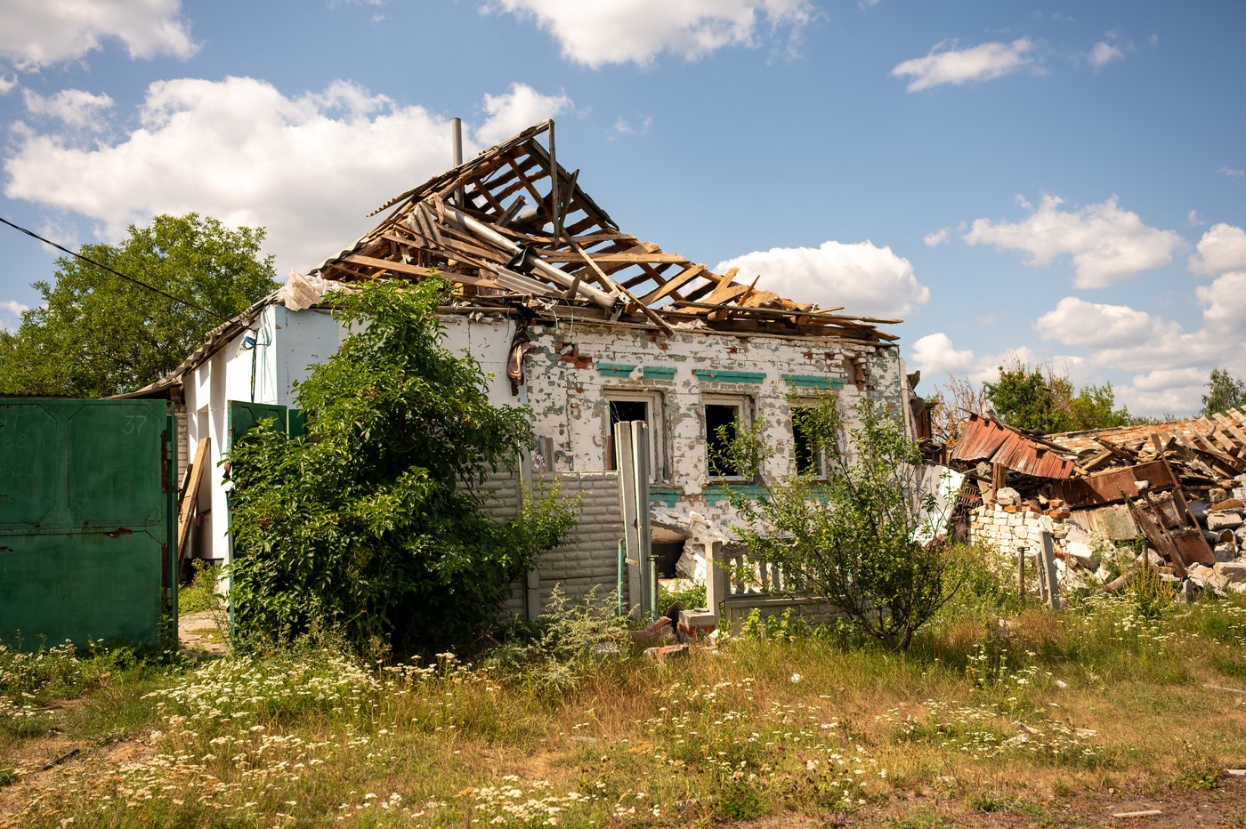 Ucraina a evacuat  sute de persoane, inclusiv copii, din mai multe localități din regiunea Donețk