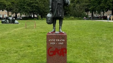 statuia lui anne frank