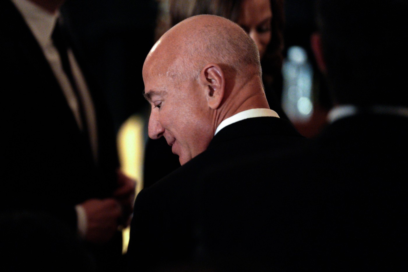 A treia lovitură uriașă pentru Jeff Bezos. Bogații planetei au pierdut miliarde de dolari vineri, după prăbușirea bursei de la New York