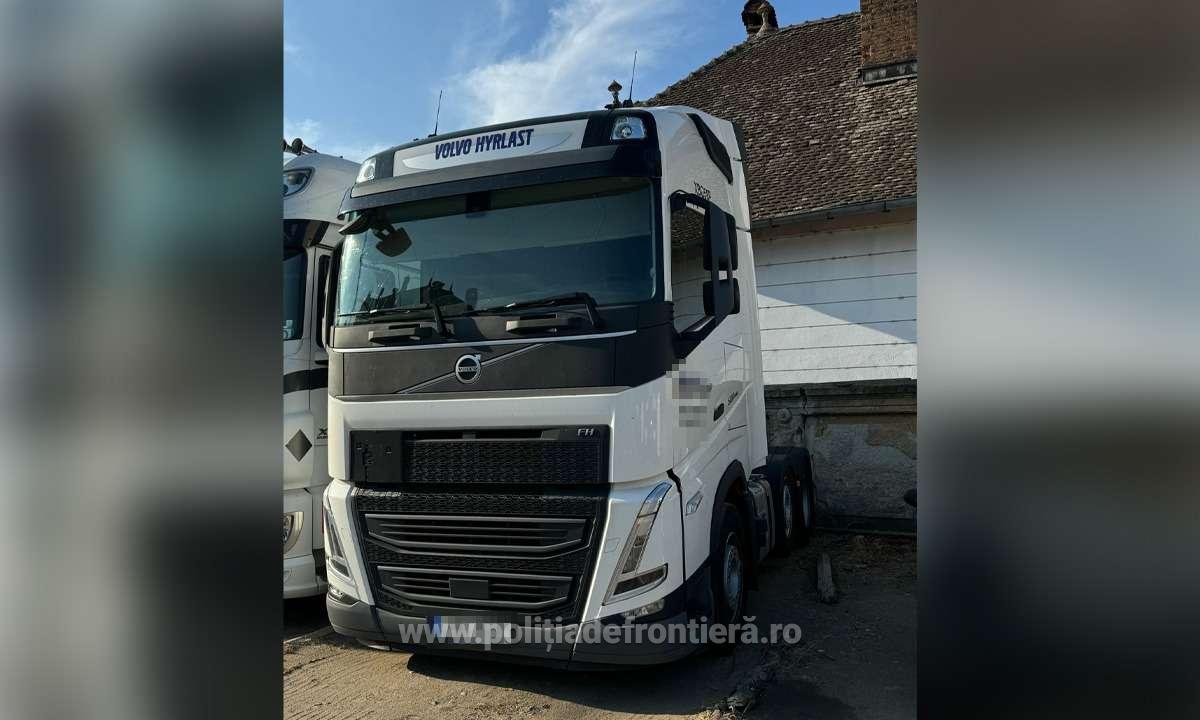 Un șofer bulgar a încercat să iasă din România cu un camion în valoare de 450.000 de lei, dar a rămas fără el