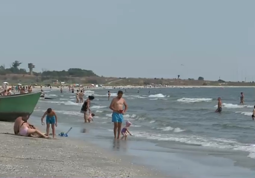 DSP anunță că turiștii pot face baie în mare la Corbu și Vadu. Analizele au fost repetate, iar nivelul de E.coli e în limite