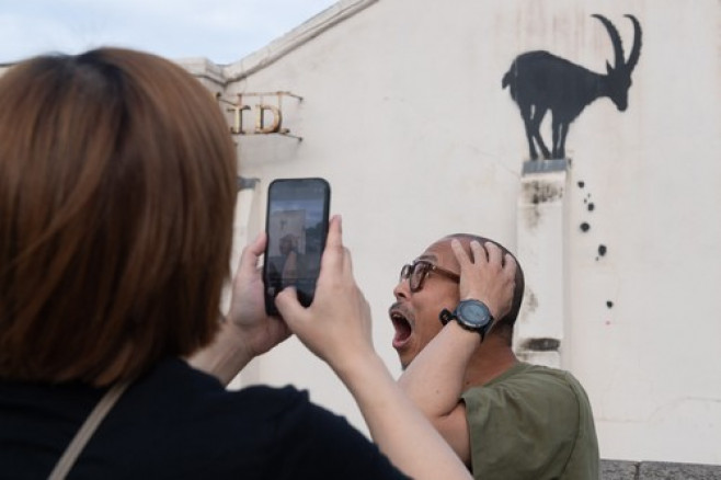 Banksy Unveiled at Kew Bridge,London