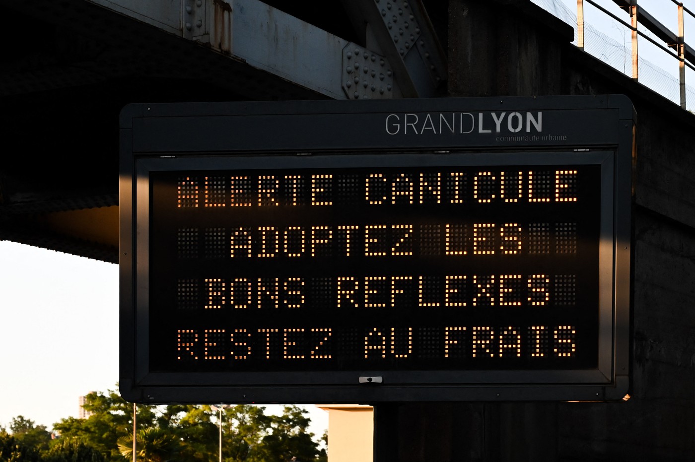 Alertă de caniculă în Franța. Primăria din Lyon distribuie bilete gratuite la cinema ca să-și trimită locuitorii la răcoare