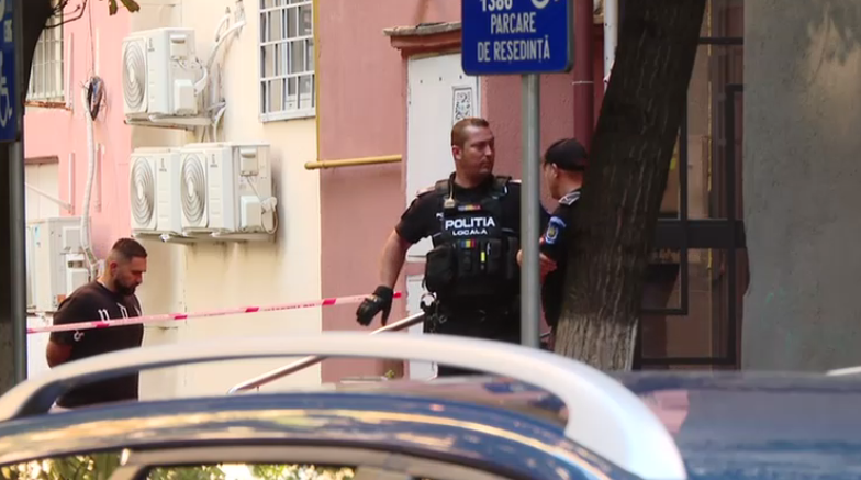 Triplă crimă în Capitală: O mamă și cei doi fii au fost uciși de un alt membru al familiei