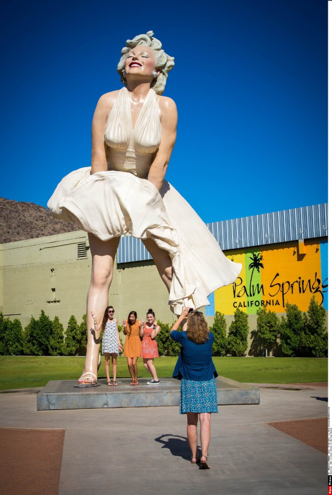 USA: A Giant Statue of Marilyn Monroe