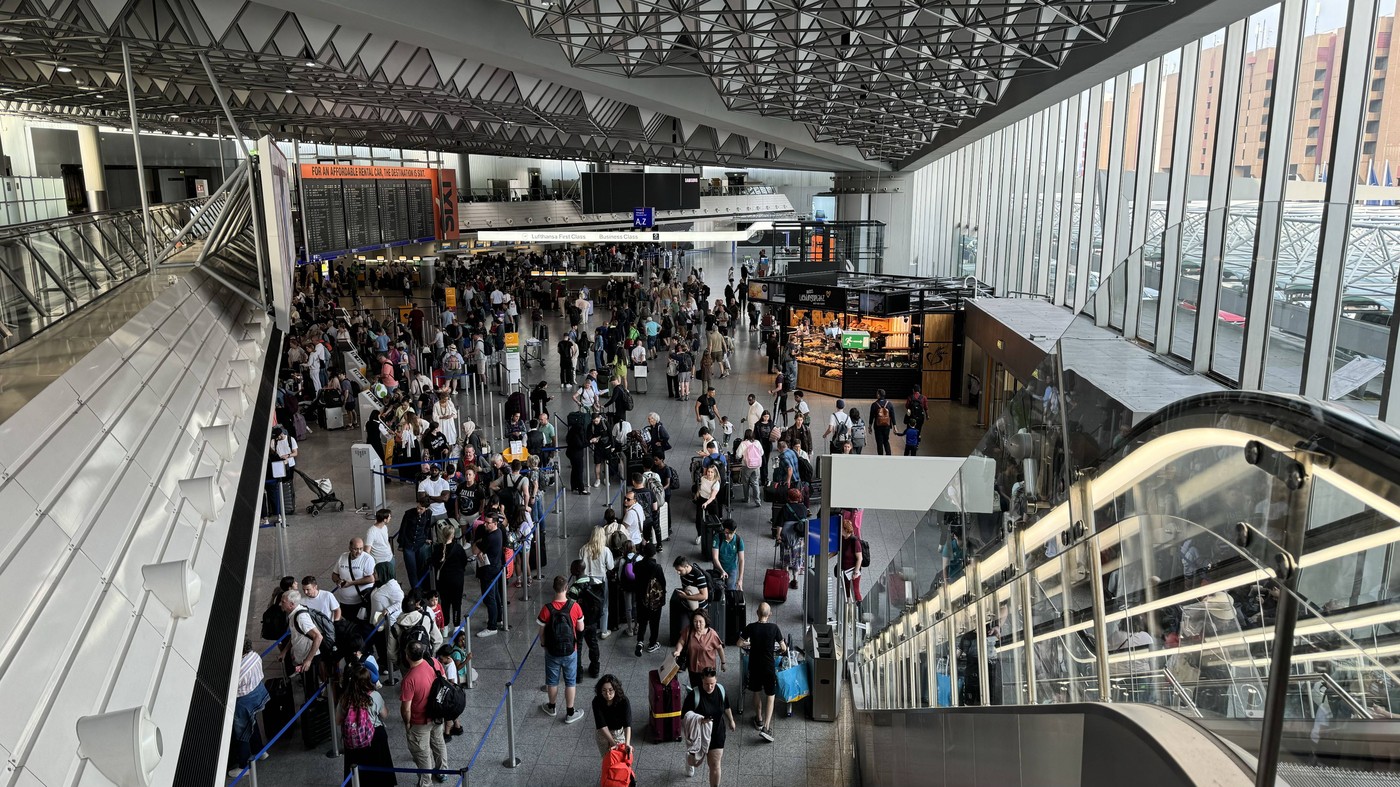 Sabotor involuntar: un șoarece a băgat în beznă aeroportul din Frankfurt. Și-a ales o oră ”decentă” pentru a acționa