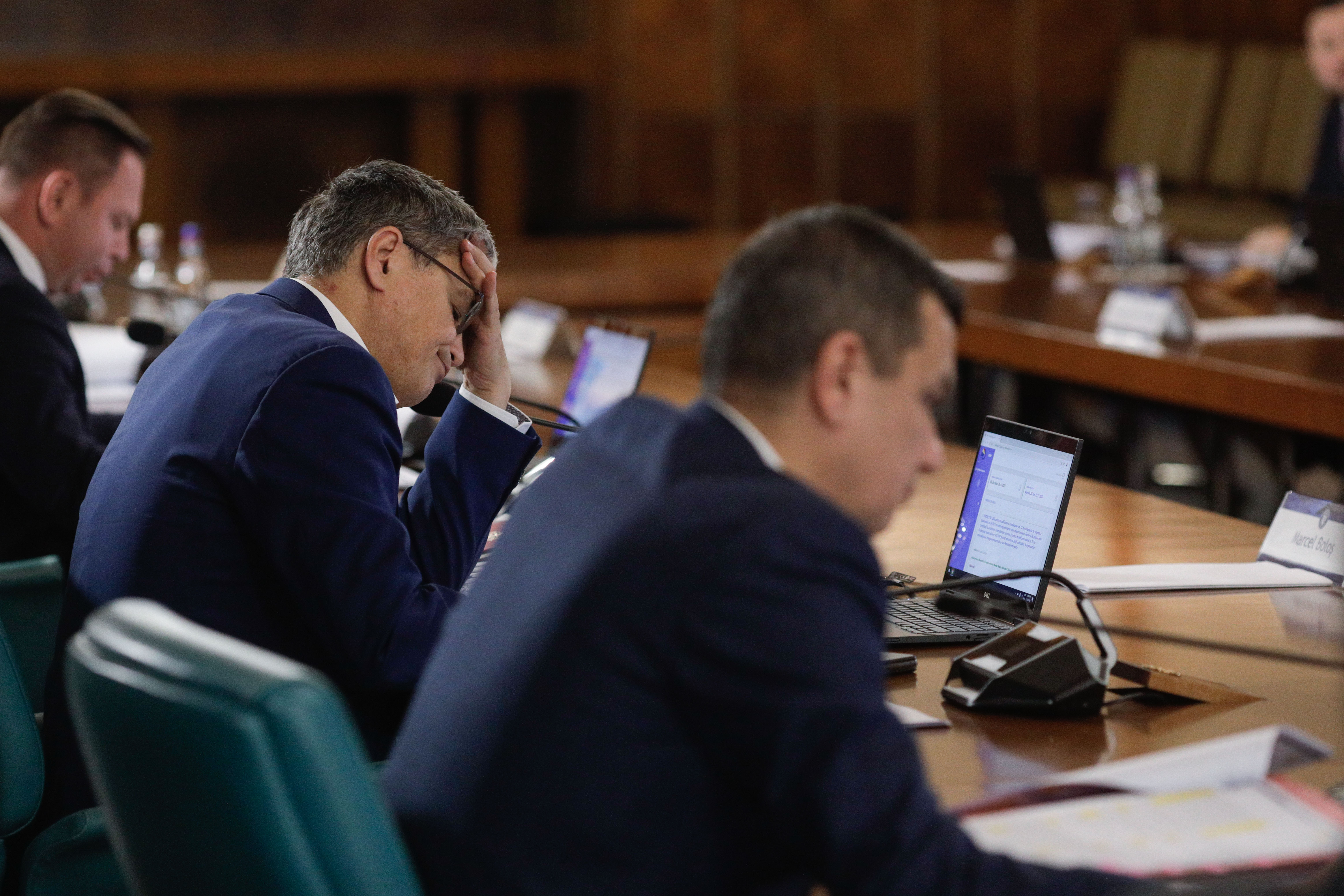 Guvernul promite pentru al doilea an consecutiv că taie din cheltuieli. Boloș: Cele care nu sunt urgente, festivaluri, evenimente