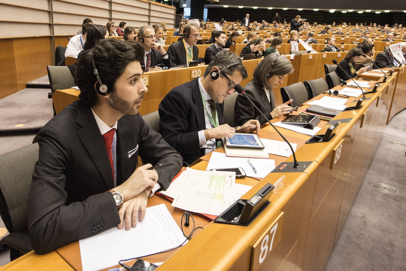 Cine sunt și ce fac asistenții europarlamentarilor, armata de mii de oameni care ajută cei 720 de membri ai Parlamentului European