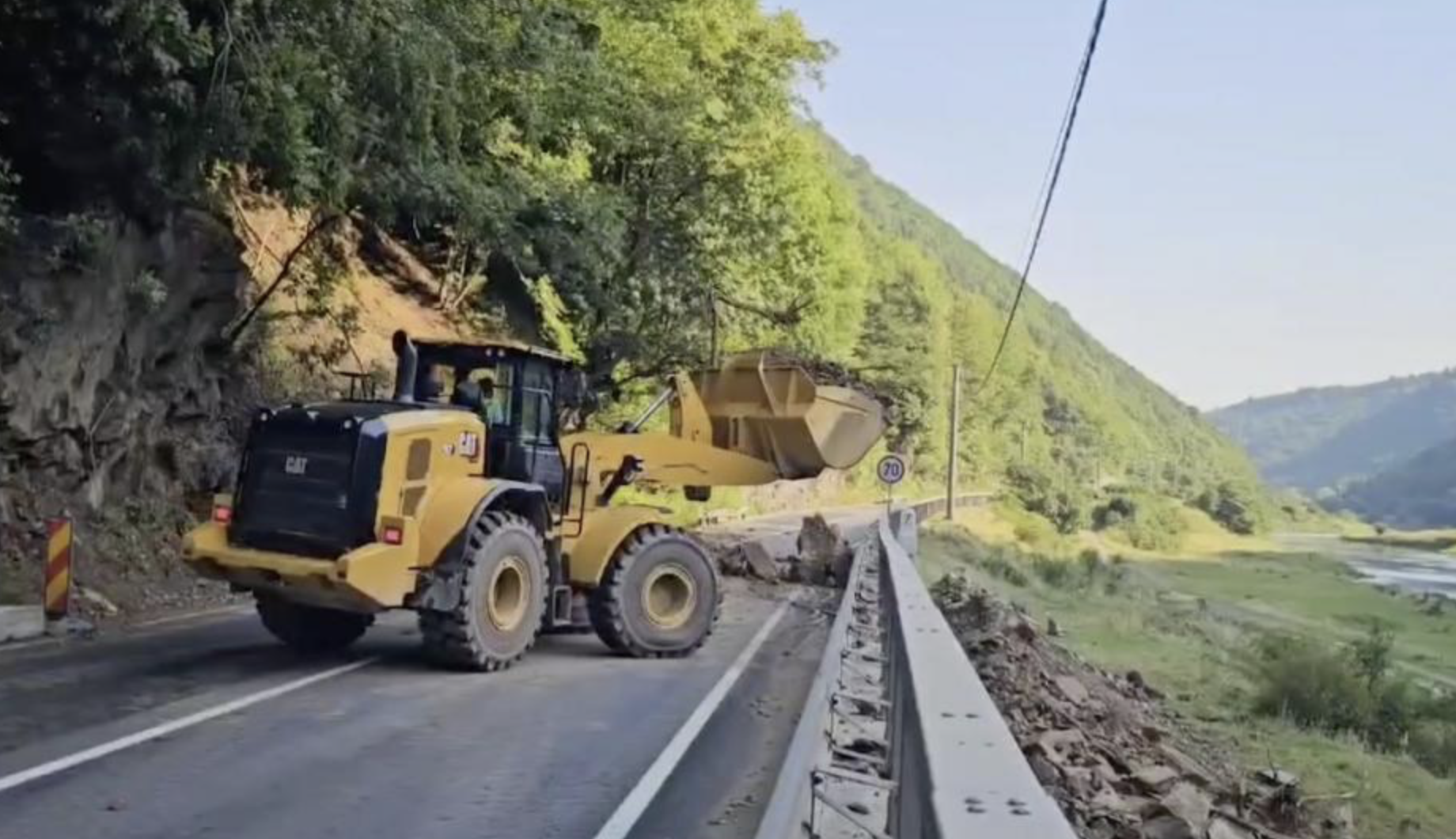 Circulația rutieră pe Valea Oltului se redeschide miercuri la ora 20:00, anunță ministrul Transporturilor