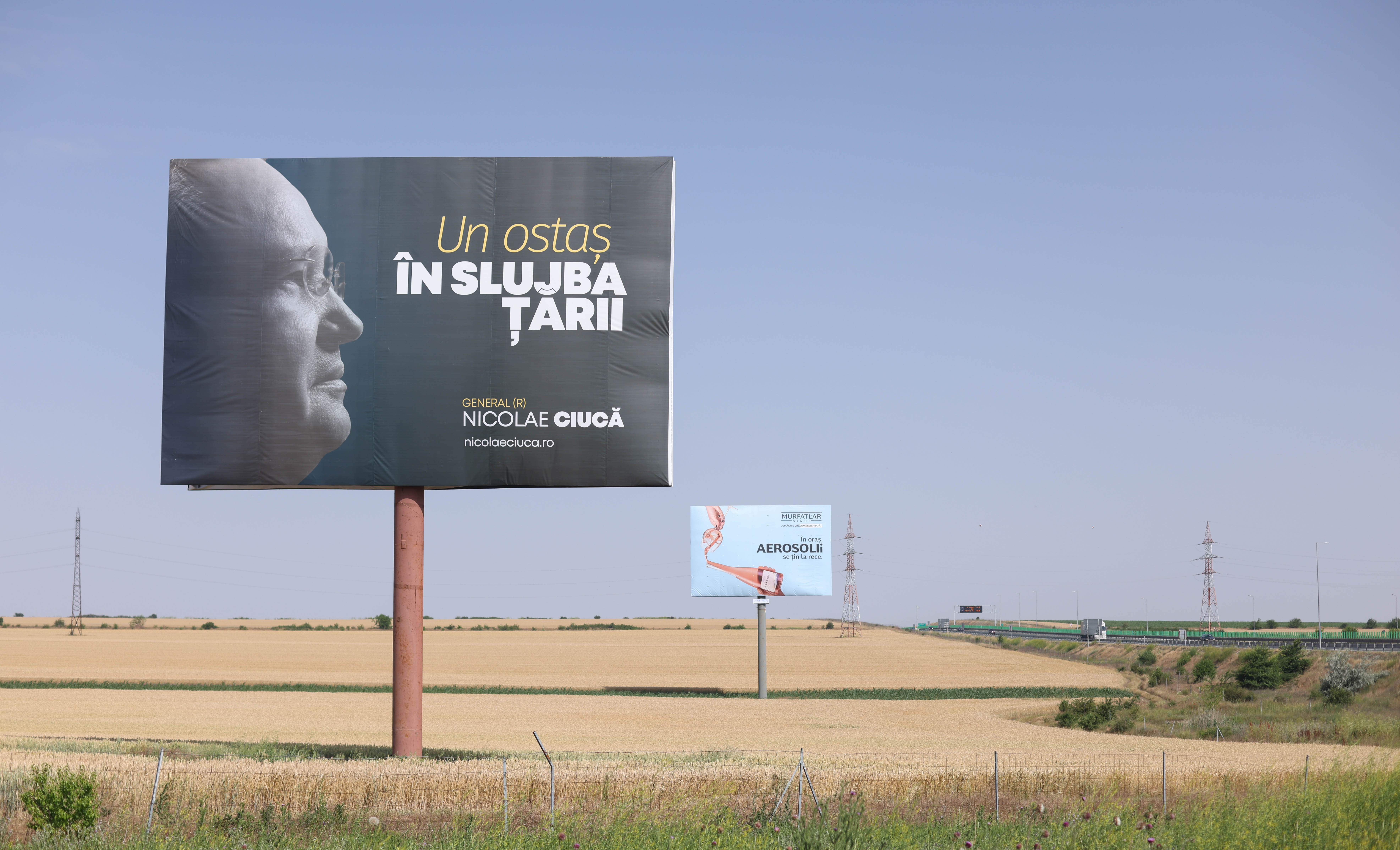 Dosar privind finanțarea panourilor pentru promovarea cărții lui Nicolae Ciucă. Precizările DNA și reacția liderului PNL