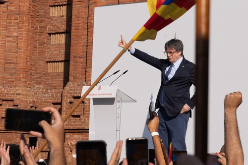 Liderul separatist catalan Carles Puigdemont a revenit în Barcelona, după şapte ani în exil, în pofida mandatului de arestare