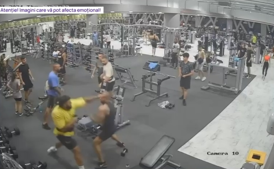 VIDEO Bătaie la o sală de fitness din Timișoara din cauza unor glume pe TikTok. Un luptător de kickboxing a fost înjunghiat